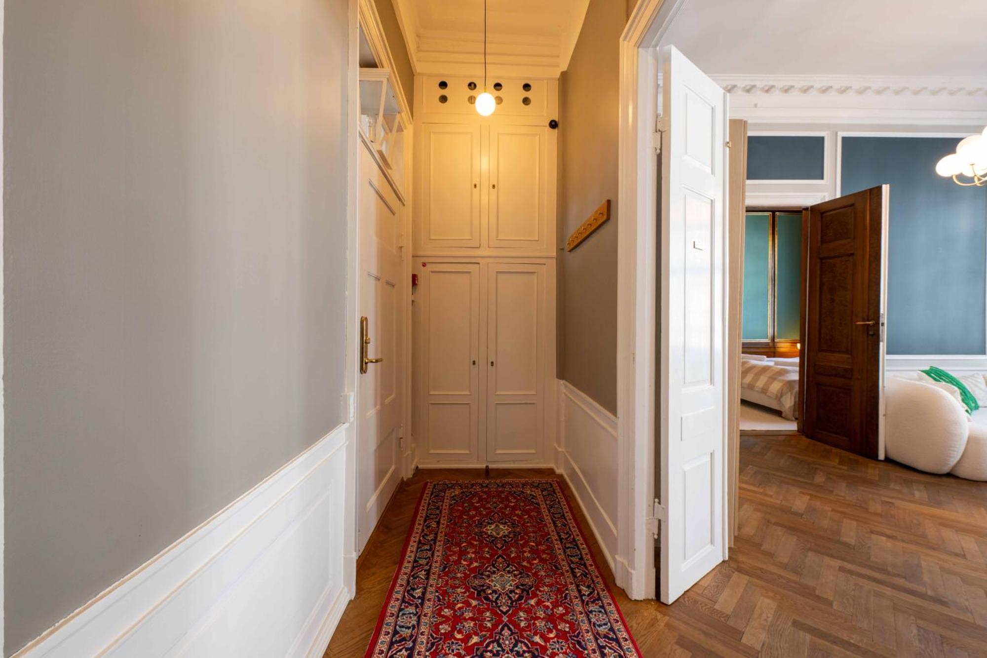 Royal And Luxurious Manor