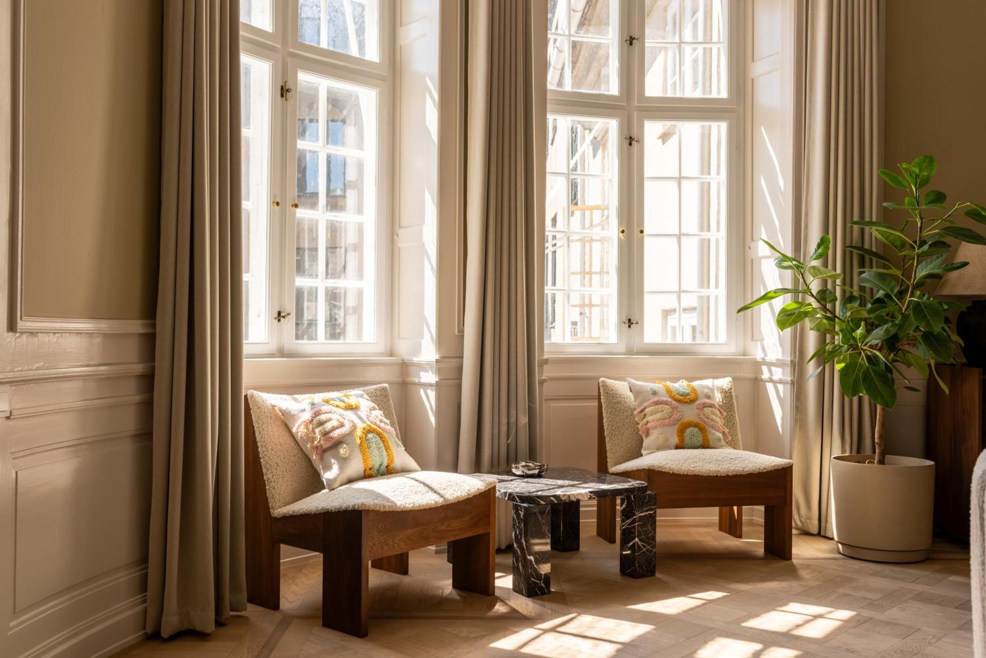 Royal And Luxurious Manor
